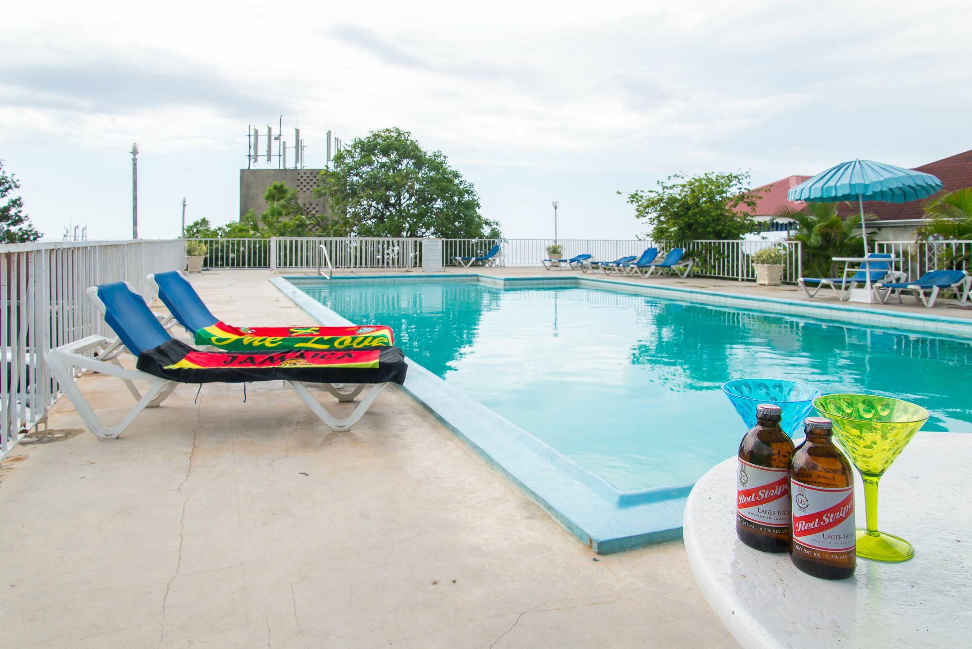 Montego Bay Club Apartments Eksteriør billede