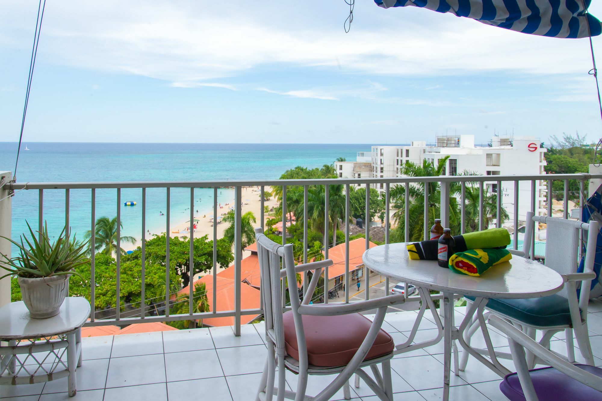 Montego Bay Club Apartments Eksteriør billede