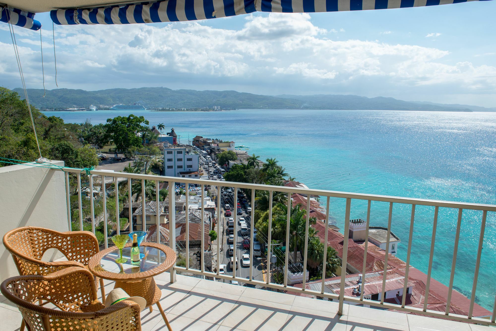Montego Bay Club Apartments Eksteriør billede